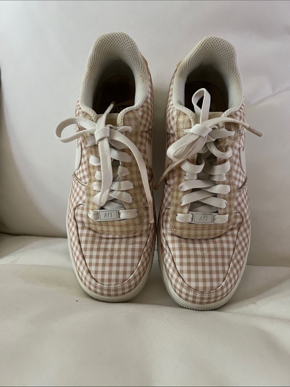 Cute Nike tan Gingham size 6 Low-Top Sneakers size